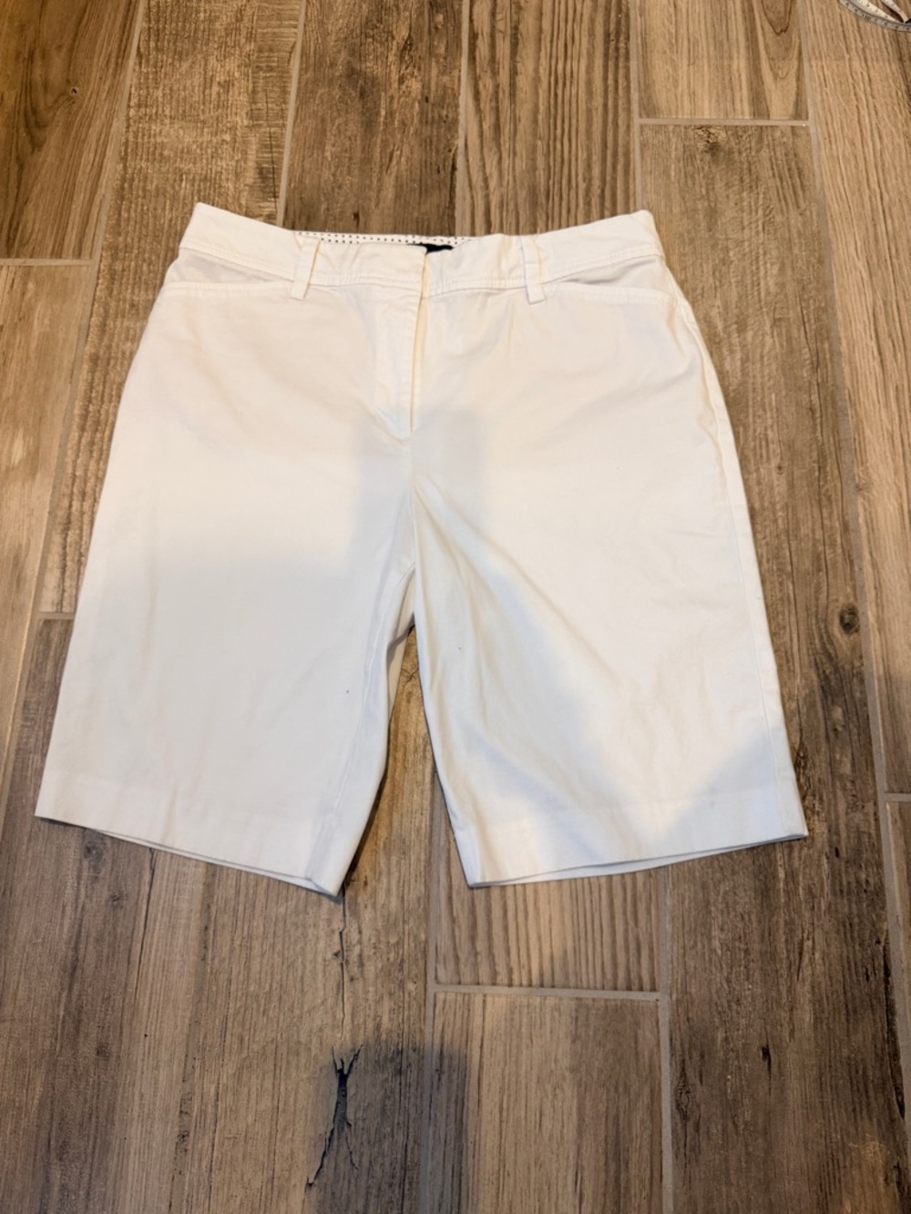 Talbots White Perfect 10 1/2" Shorts.  EUC